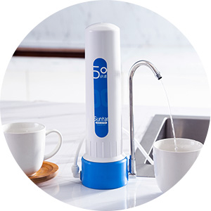 凈水機(jī)，有的凈水機(jī)使用的是黑金膜（石墨烯膜），有的是陶瓷膜供用戶(hù)選擇。